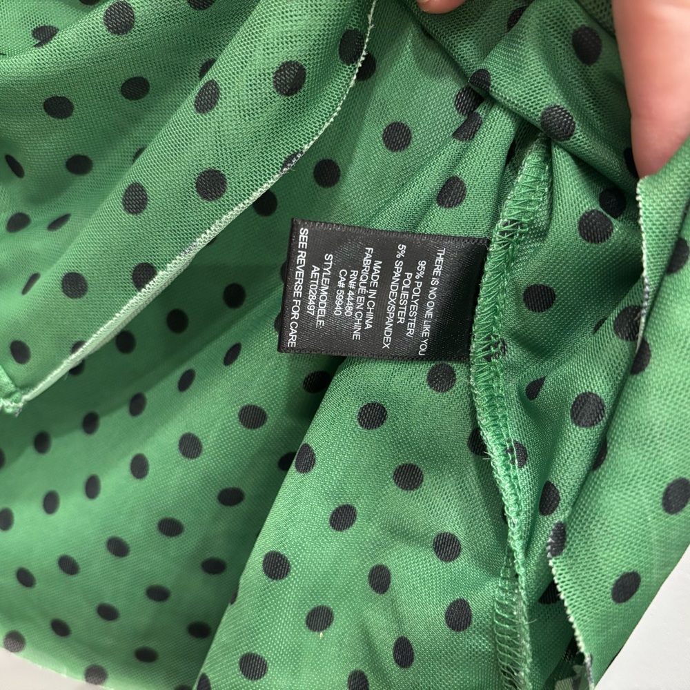 Green and black long sleeve cutout top - Picture 4 of 4